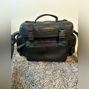 5/$25 Geneva camera case with shoulder strap good clean condition